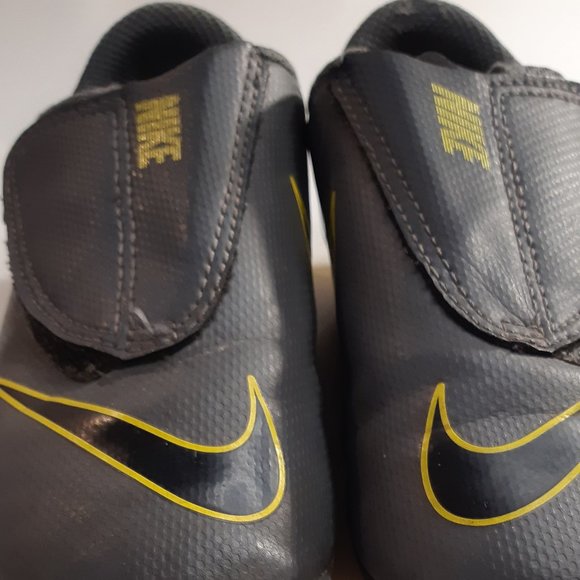 Nike soccer kids shoes - Picture 4 of 5